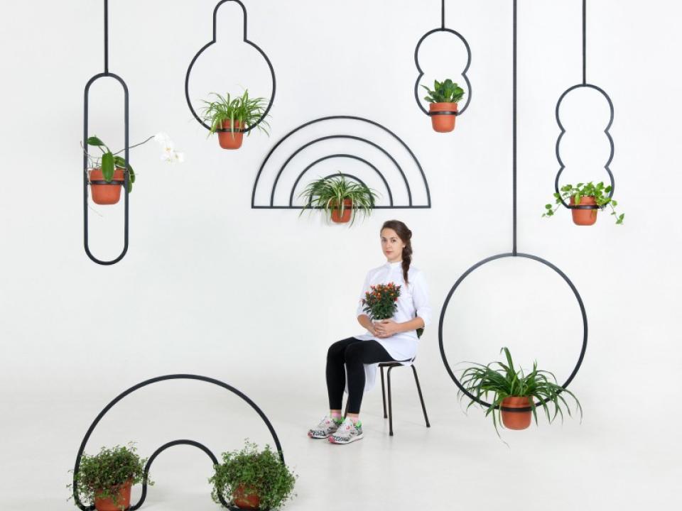 maplantemonbonheur.fr Mon lit, Planète Plante maplantemonbonheur.fr pot graphique, forme, circulaire, tendance, reconsider space, katerina kopytina, éléments vivants, kuiper belt, aspace, suspendu, accroché, univers