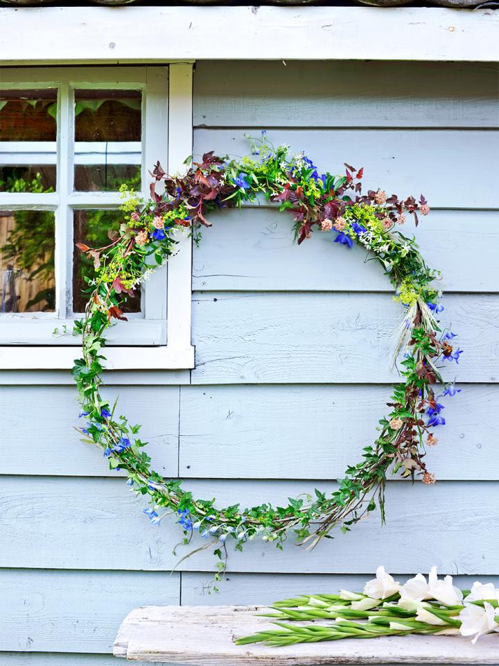 Une couronne estivale et contemporaine dans les teintes de vert _Maplantemonbonheur.fr