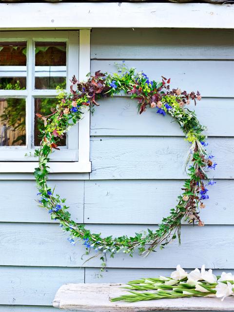 Une couronne estivale et contemporaine dans les teintes de vert _Maplantemonbonheur.fr